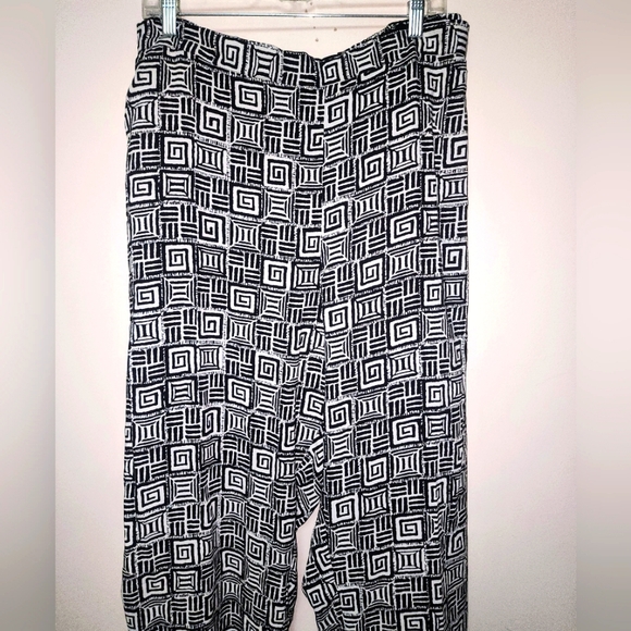 Woman Within Black & White Rayon Pattern Pants 34W NWOT - Picture 3 of 11